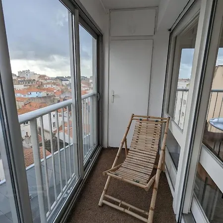 Loving Cocoon With Furnished Balcony