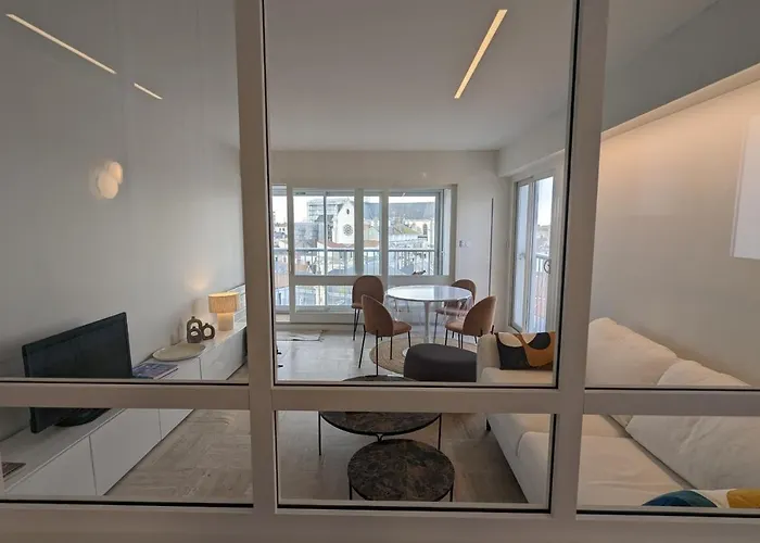 公寓 Loving Cocoon With Furnished Balcony *