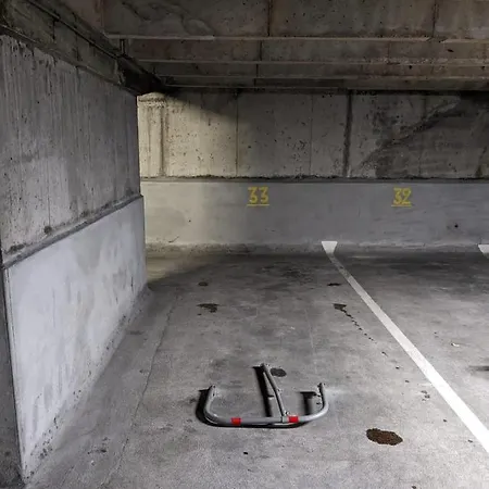 Loving Cocoon With Furnished Balcony 아파트